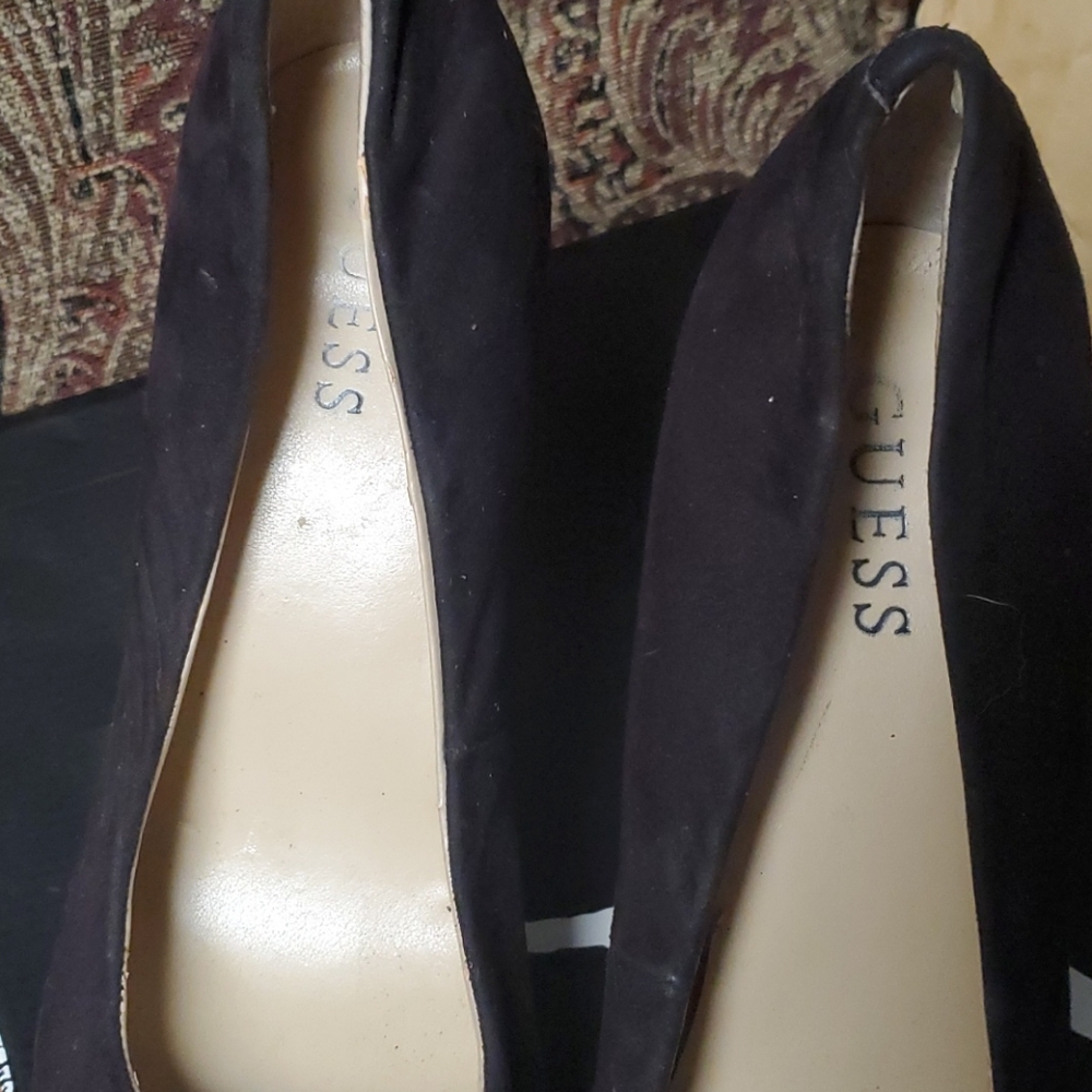 Guess Pumps - Picture 2 of 5